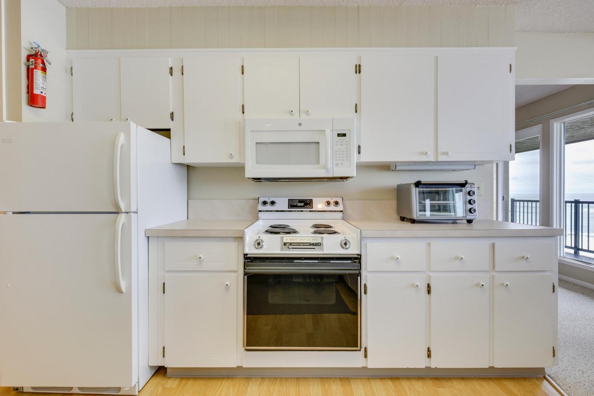 Lincoln City Condo Pool Access, Walk To Beach! Exterior photo
