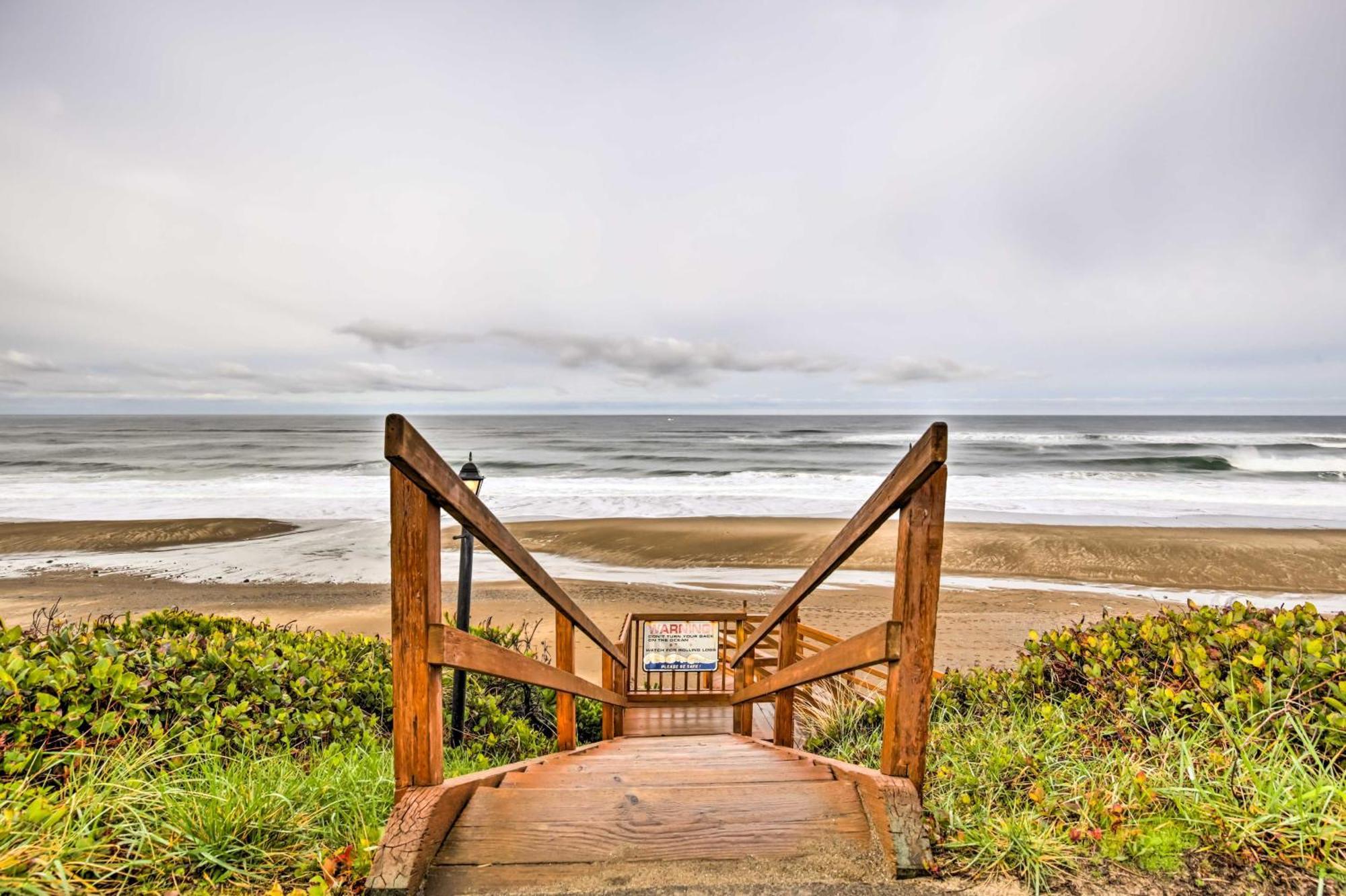 Lincoln City Condo Pool Access, Walk To Beach! Exterior photo